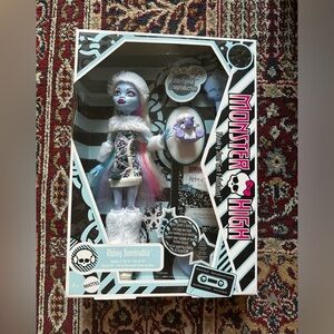 NIB Creeproduction Abbey Bominable